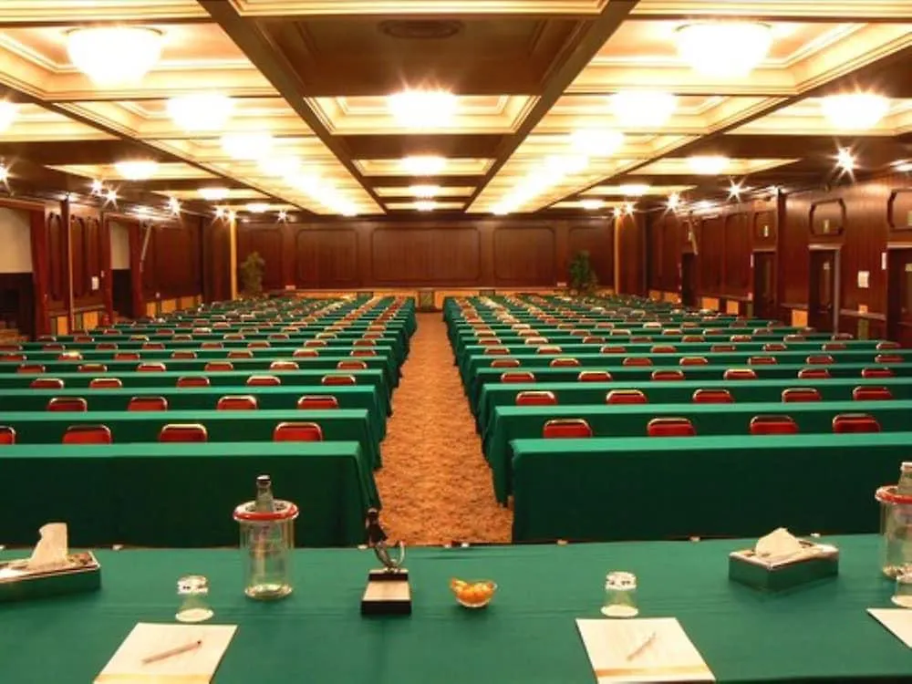 מסטרה Russott Hotel 4*,