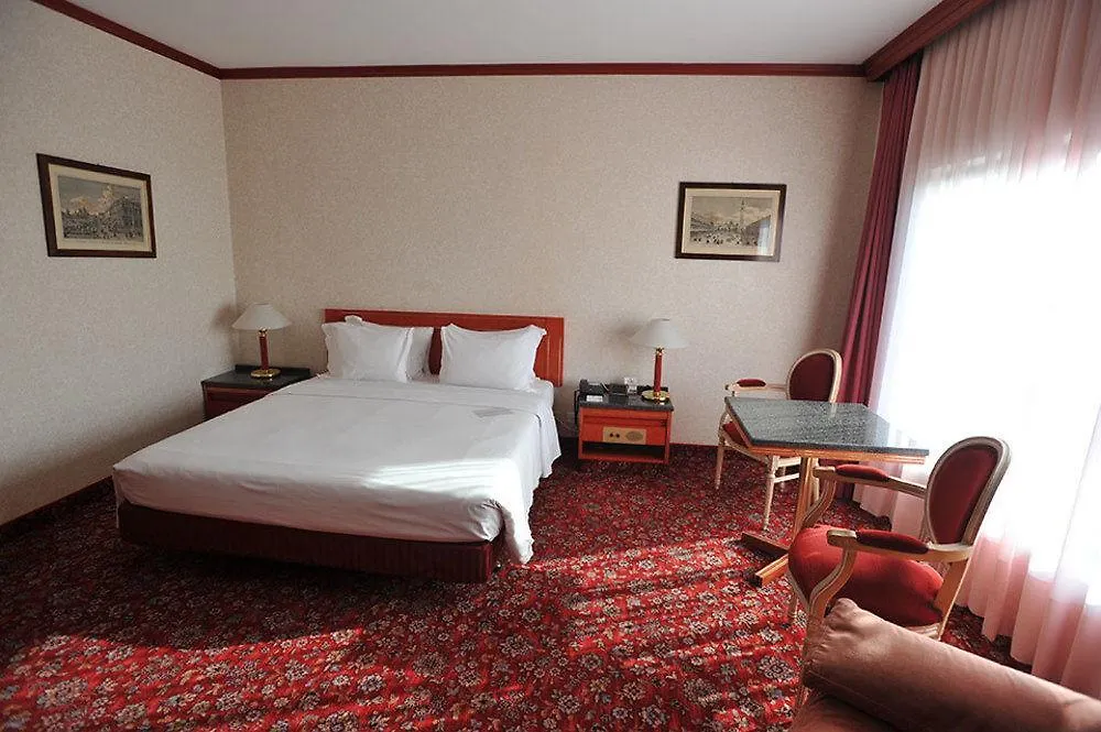 מסטרה Russott Hotel